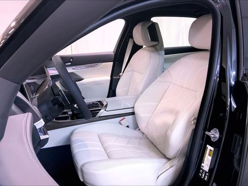 New 2026 BMW 760i xDrive w/ Executive Package AWD/4WD image 9