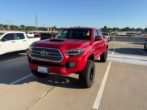 Used 2017 Toyota Tacoma SR5 w/ Tow Package RWD image 6