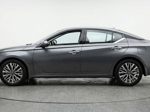 Used 2025 Nissan Altima 2.5 SV image 5