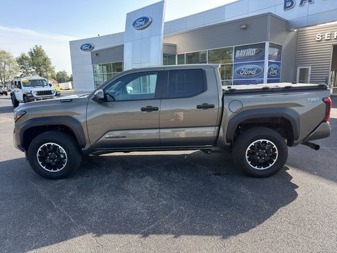Used 2025 Toyota Tacoma TRD Off-Road w/ TRD Off Road Upgrade Package AWD/4WD image 9