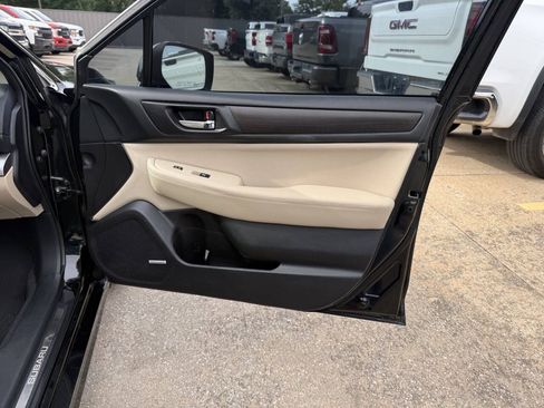 Used 2017 Subaru Legacy 2.5i Limited AWD/4WD image 12