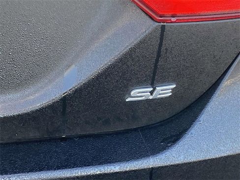 Used 2022 Toyota Camry SE image 11