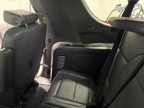 Used 2022 GMC Yukon XL Denali image 43