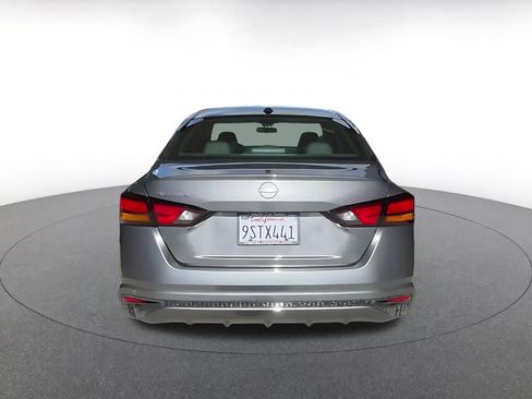 Used 2025 Nissan Altima 2.5 SV image 11