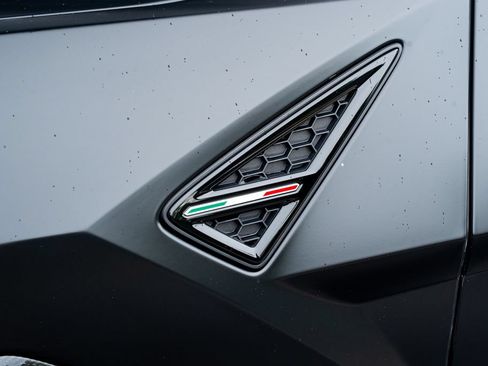 Used 2024 Lamborghini Urus Performante AWD/4WD image 27