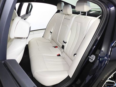 Used 2023 BMW M550i xDrive w/ Executive Package image 21