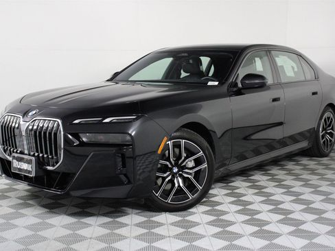 Used 2025 BMW 740i image 3