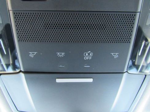 Used 2025 Mitsubishi Outlander SE image 54