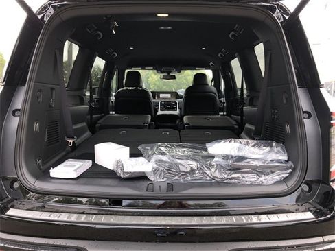 New 2026 Nissan Armada SL w/ Captain's Chari Seat Package image 16