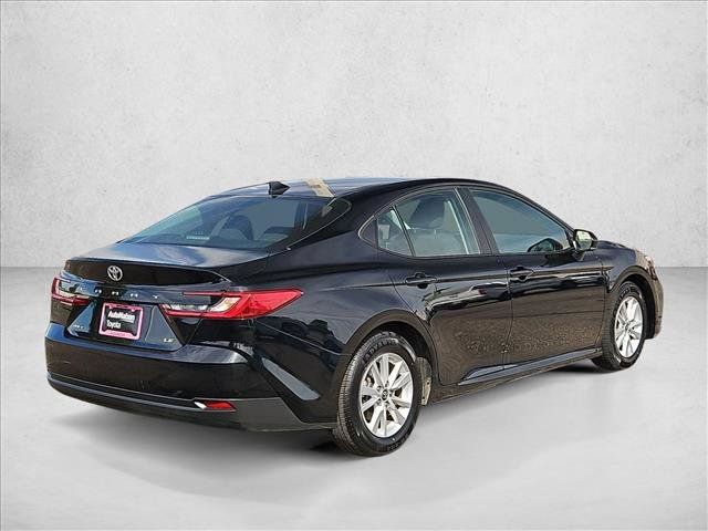 Used 2025 Toyota Camry LE FWD image 5