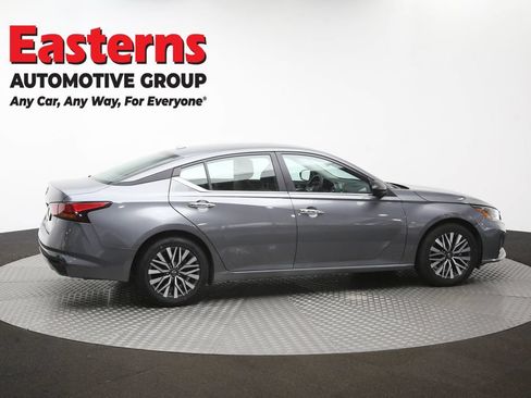 Used 2025 Nissan Altima 2.5 SV FWD image 43