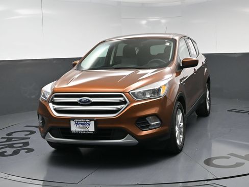 Used 2017 Ford Escape SE FWD image 5