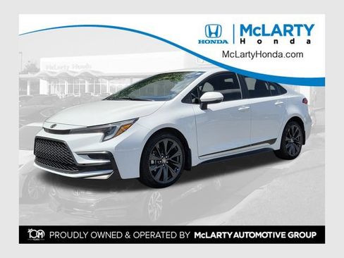 Used 2025 Toyota Corolla SE FWD image 1