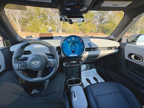 Used 2025 MINI Cooper 2-Door Hardtop image 12