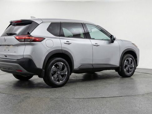 Used 2025 Nissan Rogue SV image 9