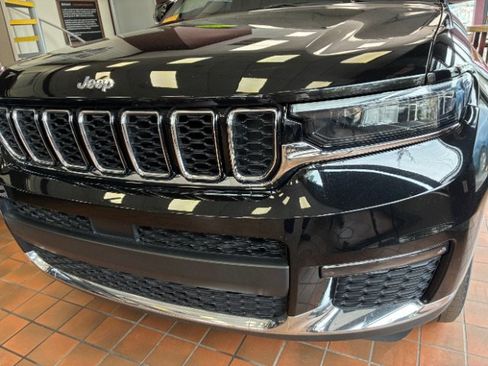 Used 2023 Jeep Grand Cherokee L Limited AWD/4WD image 9