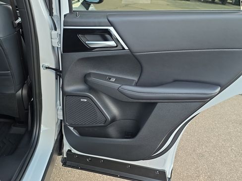 New 2026 Mitsubishi Outlander LE FWD image 30