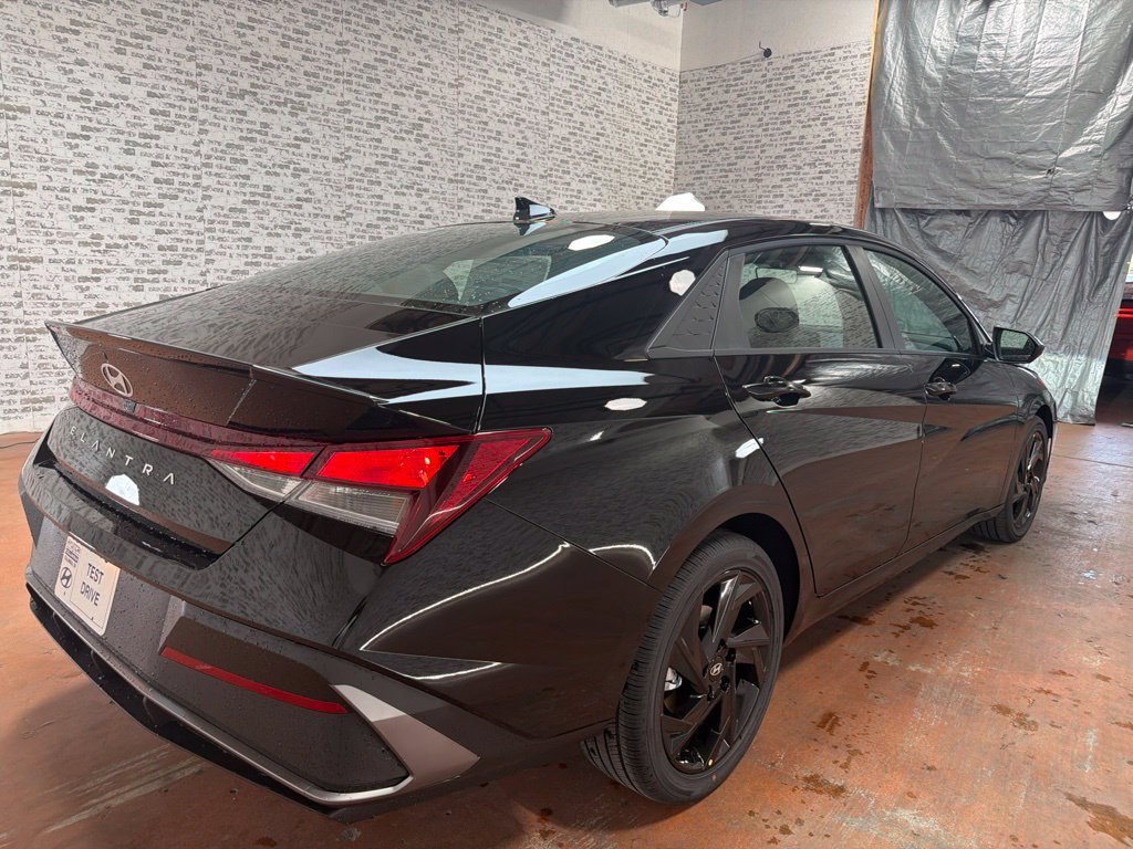 New 2026 Hyundai Elantra SEL Sport FWD image 7