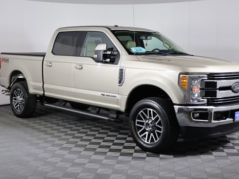 Used 2017 Ford F250 Lariat w/ Lariat Value Package image 4