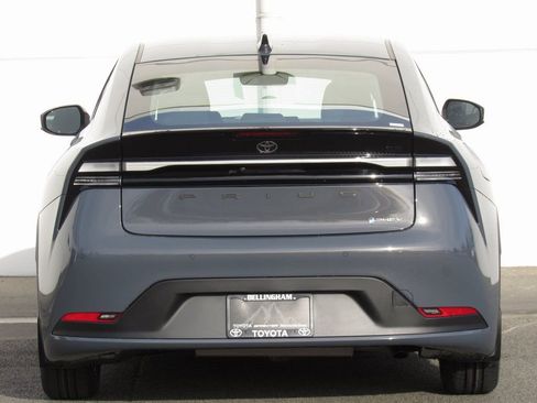 New 2026 Toyota Prius Plug-In Hybrid FWD image 7