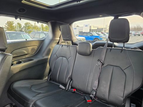 Used 2018 Chrysler Pacifica Touring-L Plus image 8