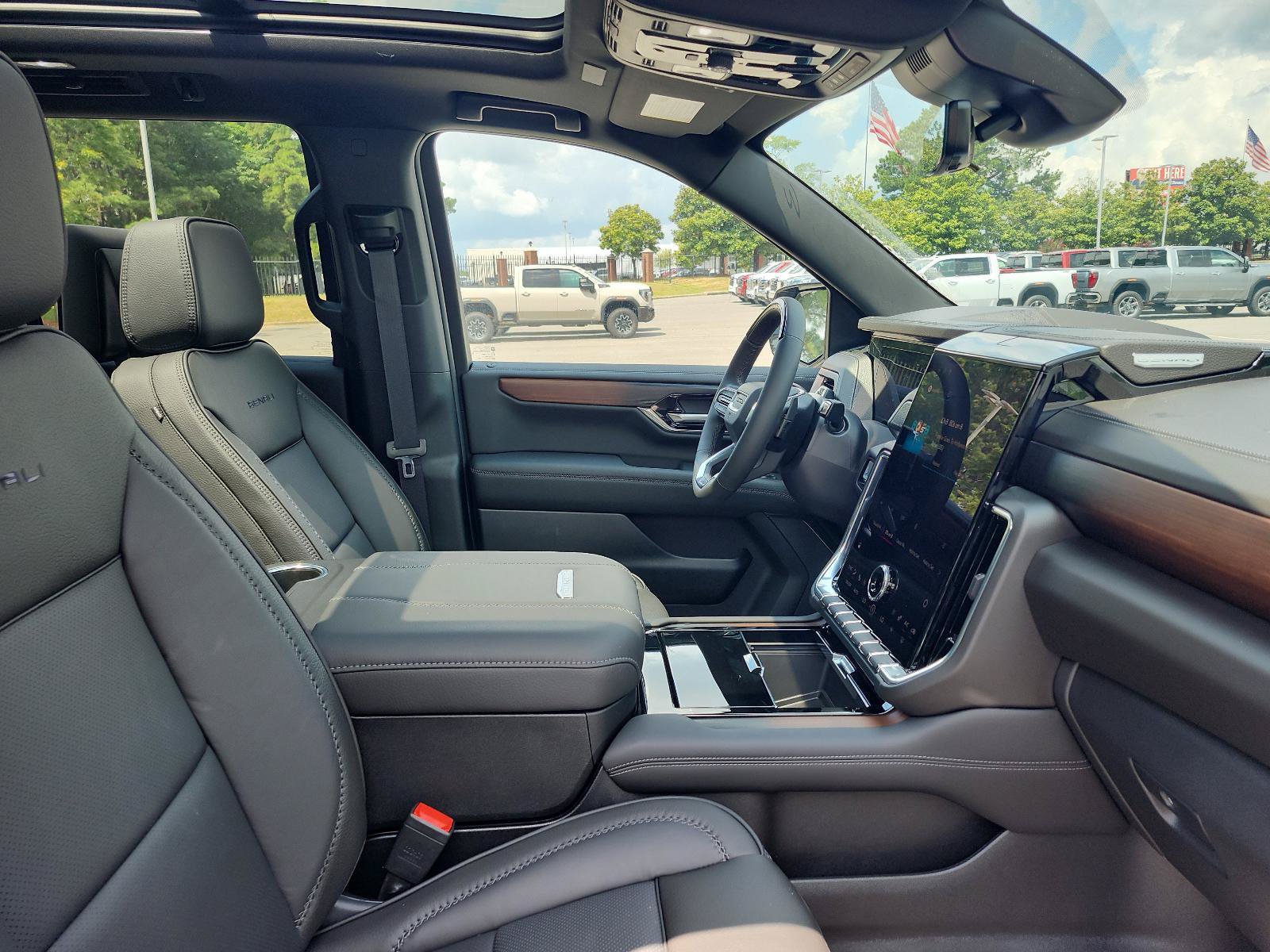 New 2026 GMC Yukon Denali w/ Denali Reserve Package AWD/4WD image 6