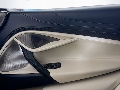 Used 2020 McLaren 720S Spider image 15