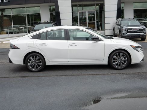Used 2026 Nissan Sentra SL w/ Floor Mat Package FWD image 2
