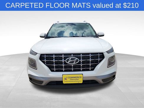 Used 2024 Hyundai Venue SEL FWD image 2