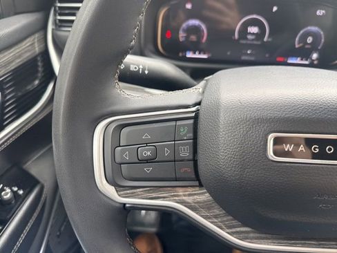 Used 2022 Jeep Wagoneer Series III AWD/4WD image 17