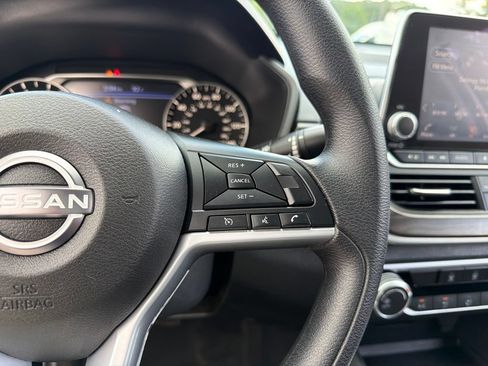 Used 2025 Nissan Altima 2.5 SV FWD image 17