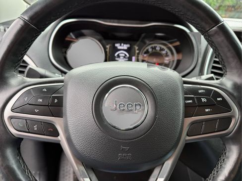 Used 2019 Jeep Cherokee Latitude Plus w/ Cold Weather Group image 35