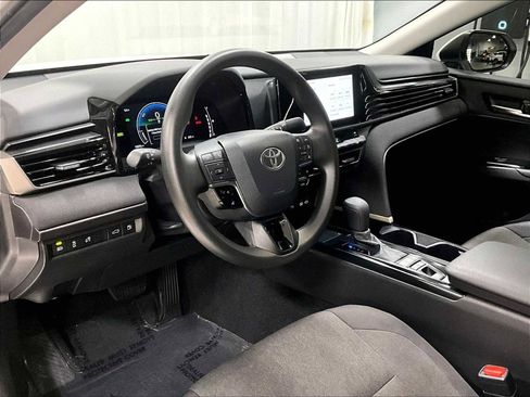 Used 2025 Toyota Camry LE image 7