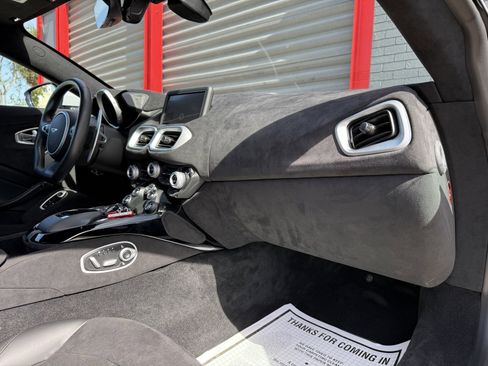 Used 2020 Aston Martin V8 Vantage Coupe image 26