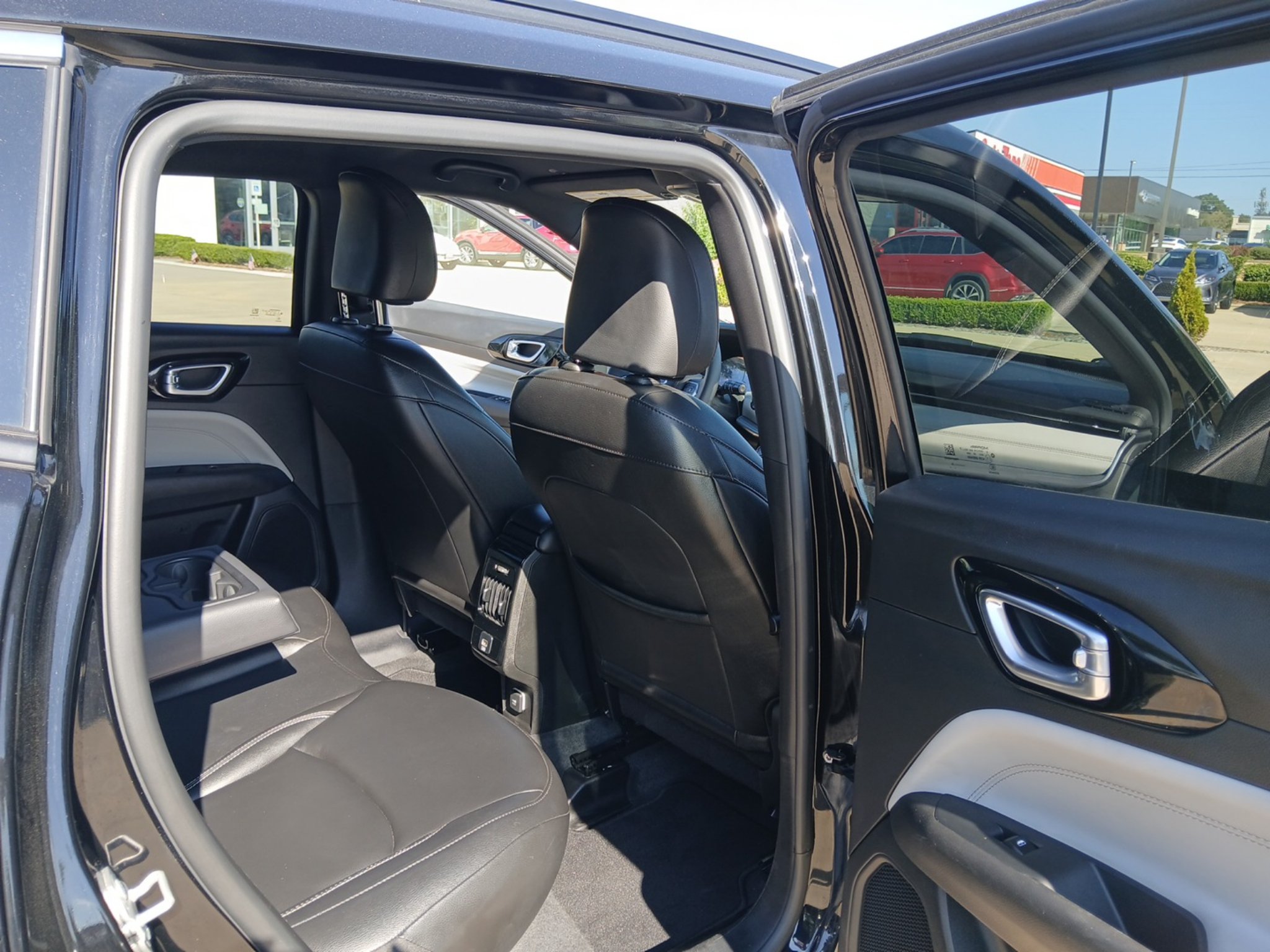 Used 2025 Jeep Compass Limited AWD/4WD image 24