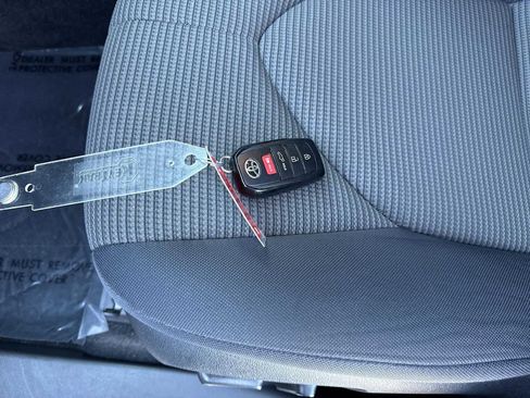 Used 2024 Toyota Highlander LE image 33