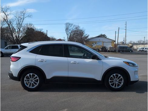 Used 2022 Ford Escape SE image 6