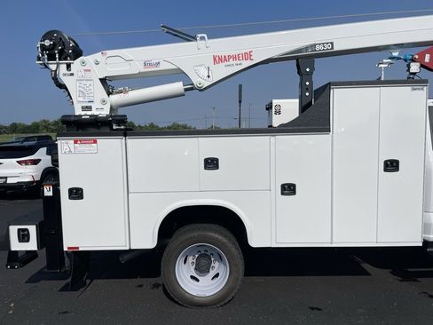 New 2025 Ford F550 4x4 Regular Cab Super Duty image 30