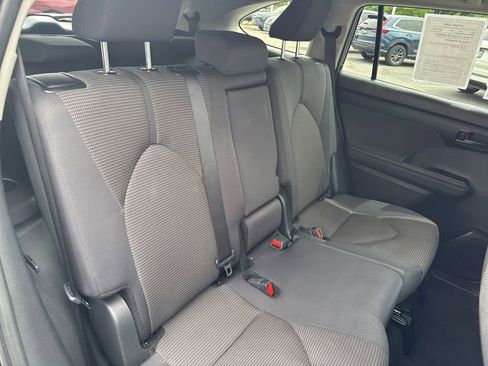 Certified 2025 Toyota Highlander LE FWD image 31