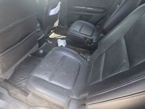 Used 2015 Ford Explorer XLT w/ Equipment Group 202B FWD image 11