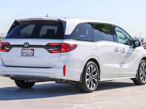 Used 2025 Honda Odyssey Elite image 8