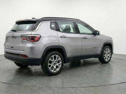 Used 2025 Jeep Compass Limited AWD/4WD image 9