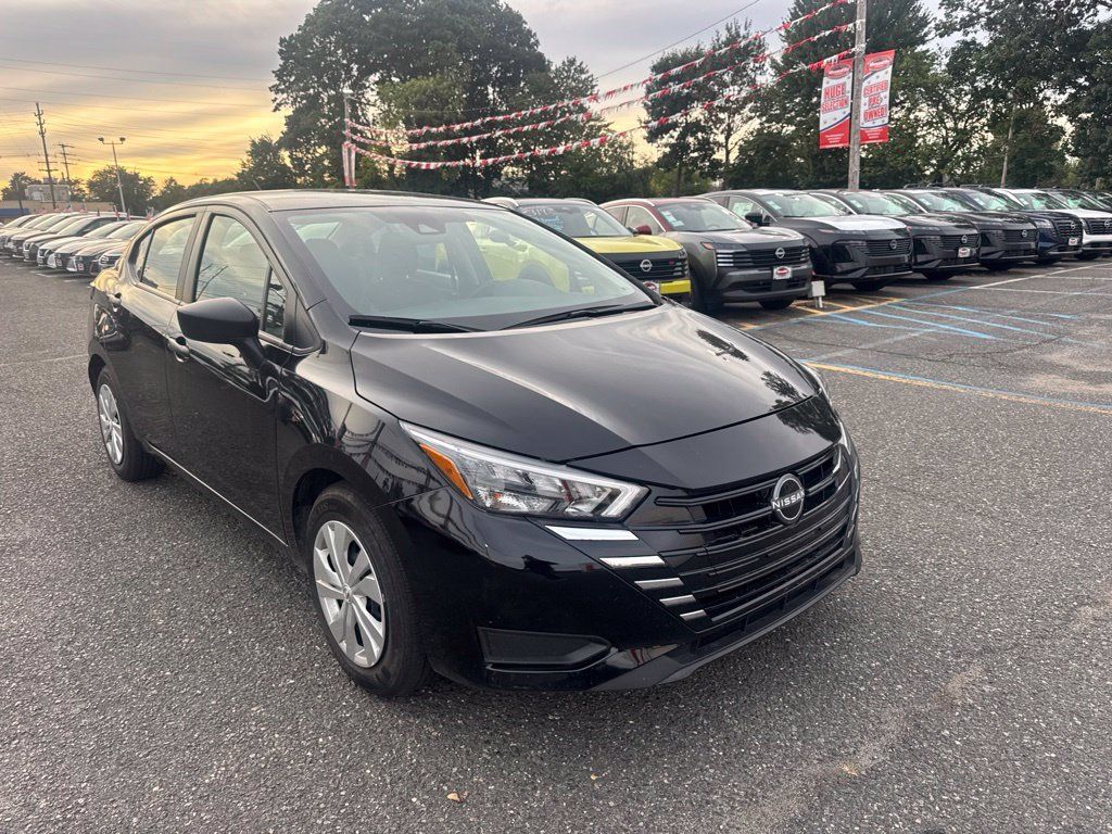 Used 2025 Nissan Versa S FWD image 3