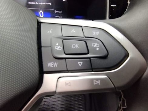 Used 2025 Volkswagen Taos SE image 27