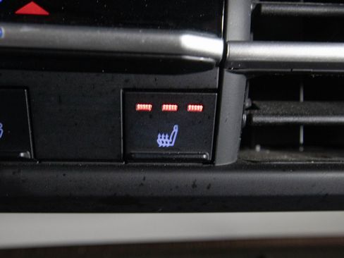 Used 2023 Toyota Sienna XLE image 25