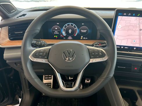 New 2026 Volkswagen Tiguan SEL R-Line AWD/4WD image 16