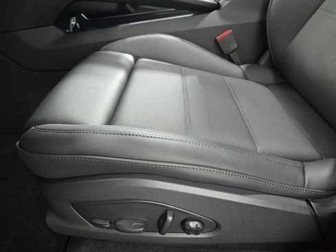 New 2026 Porsche Macan Electric RWD image 23