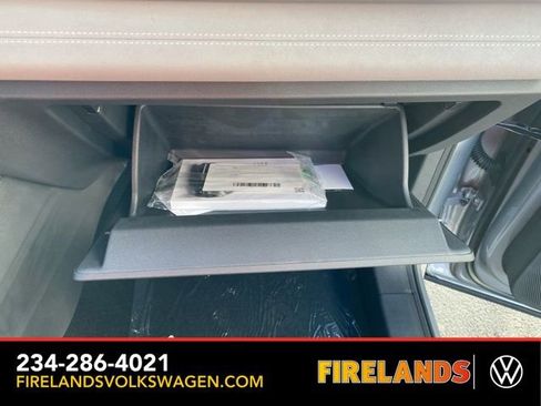 New 2025 Volkswagen Tiguan SE image 50