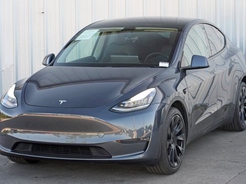 Used 2021 Tesla Model Y Long Range image 45