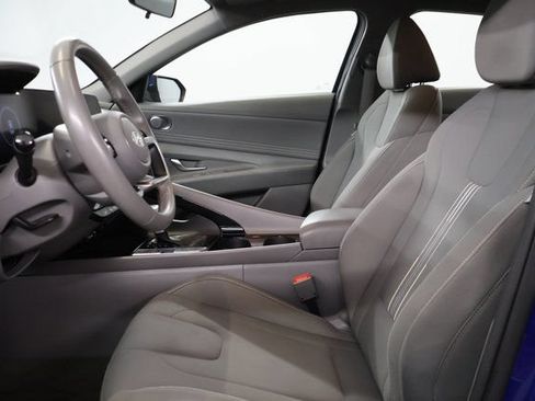 Used 2025 Hyundai Elantra SEL FWD image 11